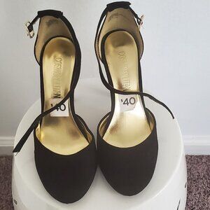 Cosmopolitan Heels, Black & Gold Cosmopolitan Heels, Size 6M. 🌴